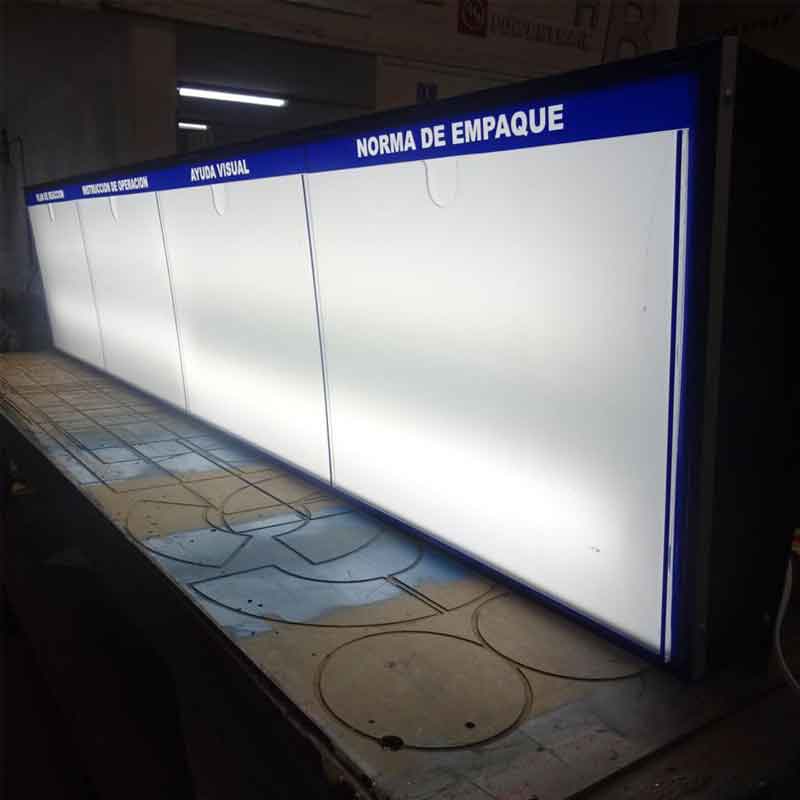 Gabinete para muro con iluminación interior
