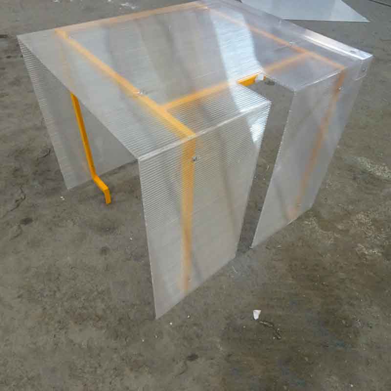 Guarda con estructura metálica