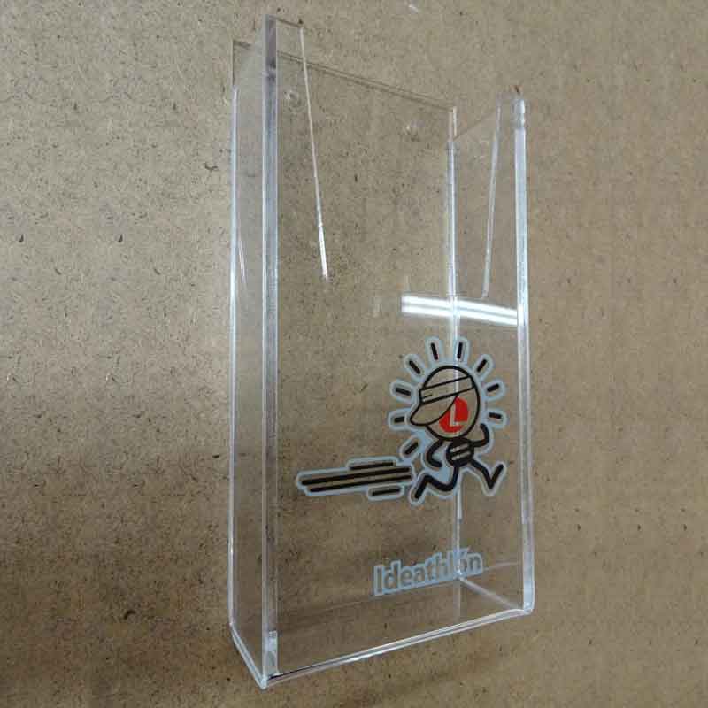 Papelera con resaque al frente